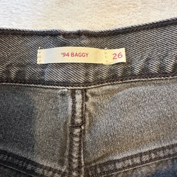 Women’s Levi’s Jeans - Picture 3 of 5